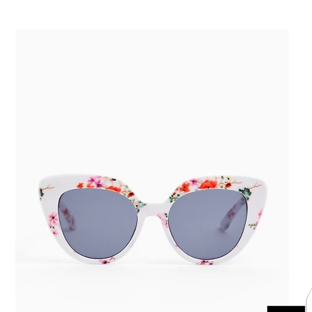 🆕WHITE FLORAL CAT EYE SUNGLASSES